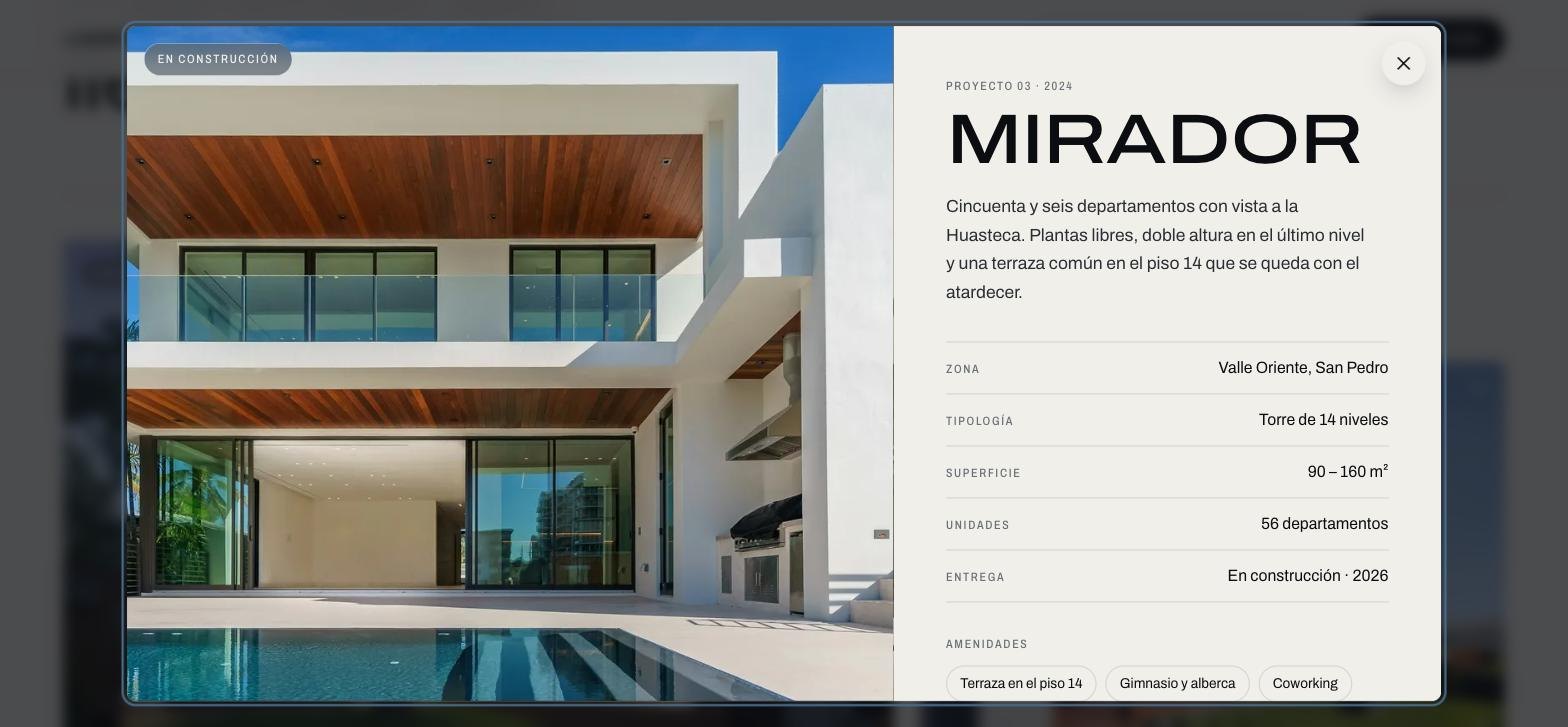 Panel del proyecto Mirador abierto sobre la landing, con galería a la izquierda y ficha técnica a la derecha